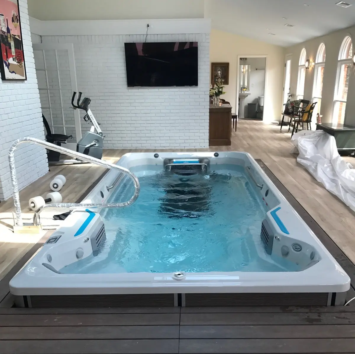 Endless Pools® Fitness Systems E700 1