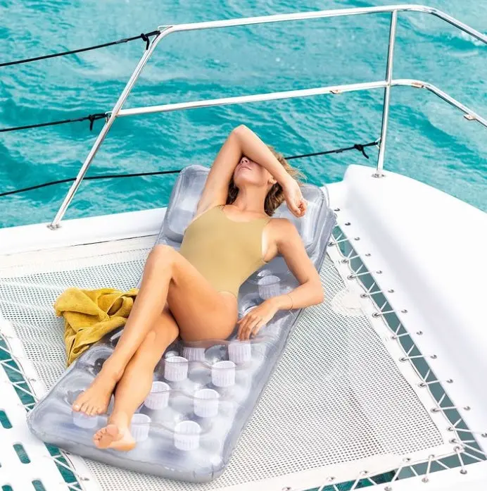 Intex 18-Pocket Inflatable Suntanner Pool Mat 1