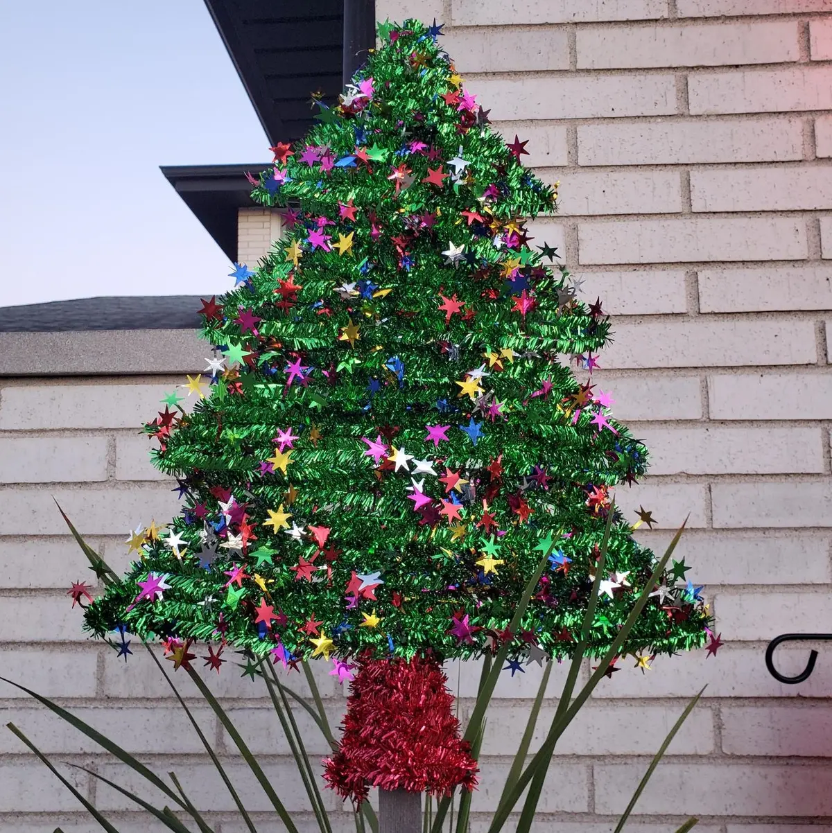 18" 2D Tinsel Specialty Tree Wreath Embellishment 1