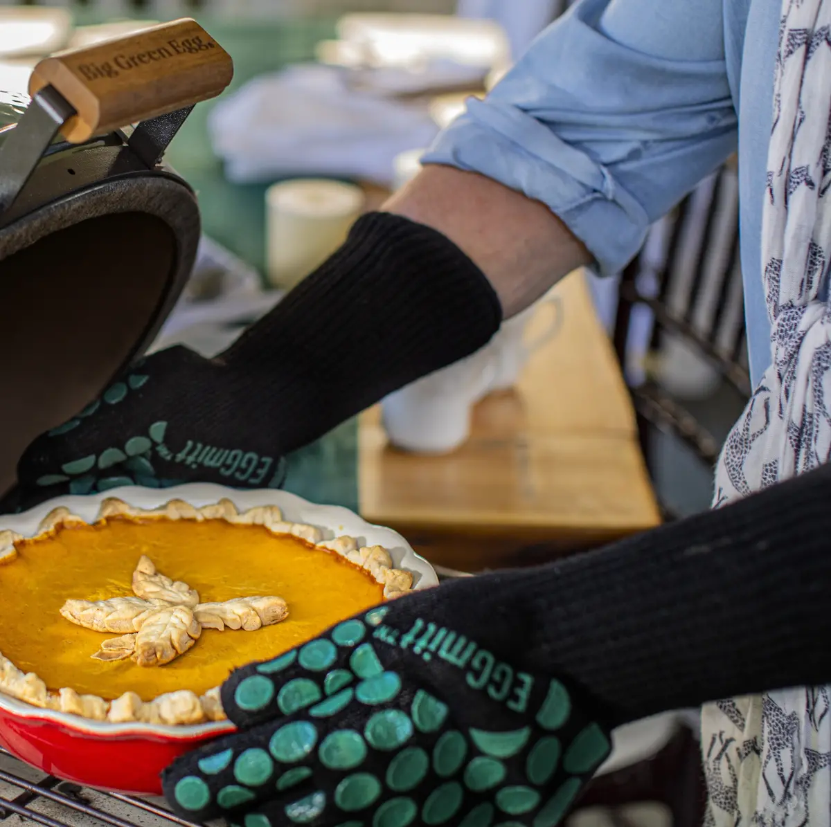 Big Green Egg Eggmitt® Extra Long Bbq Glove 1