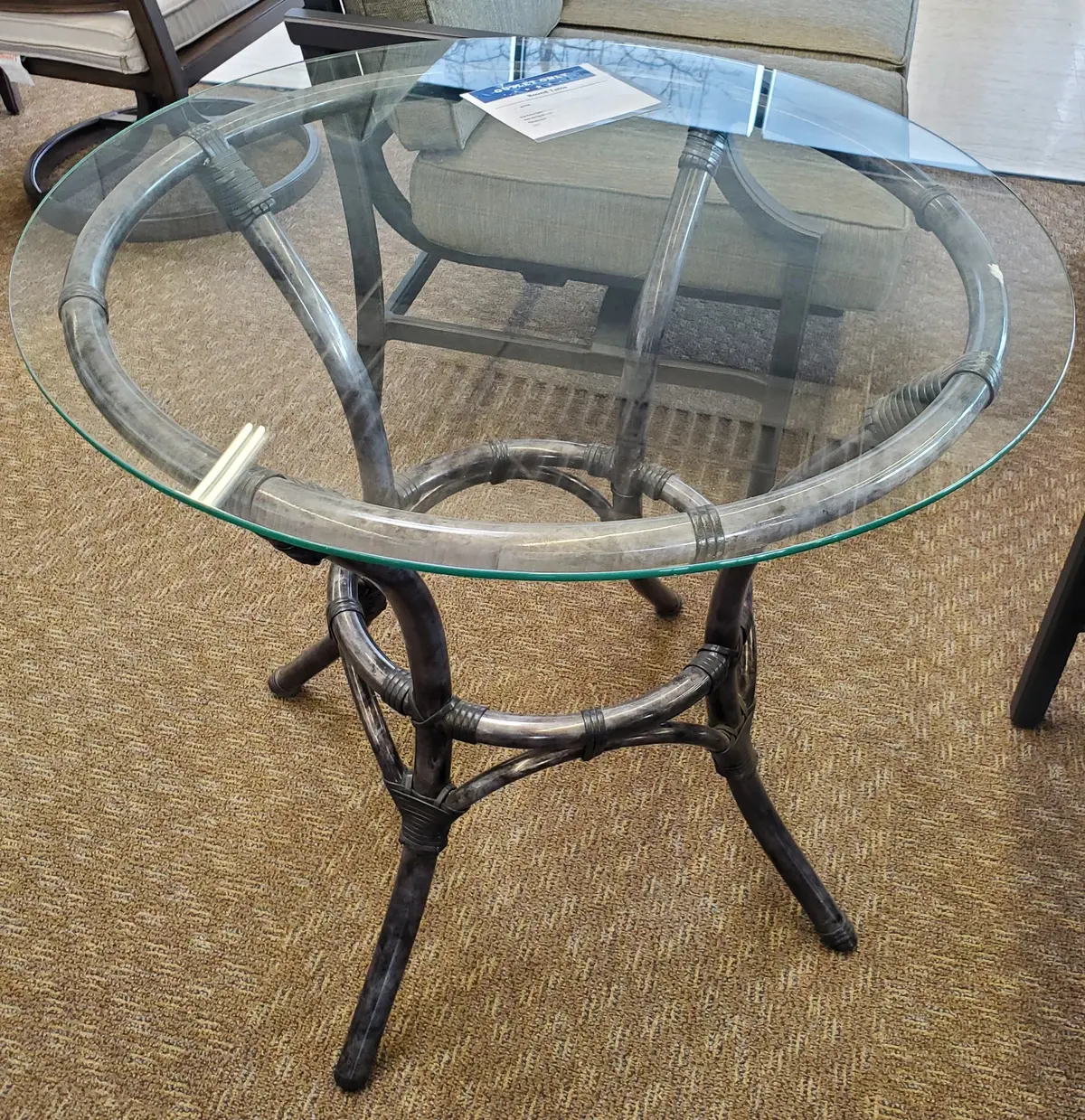 Outlet Round Glass Table 1
