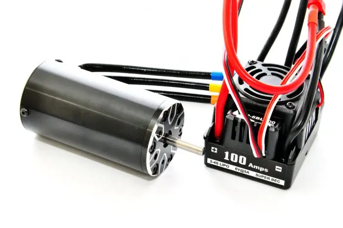 89340Wp 1/8  100 A   Brushless  Speed  Controller  &  2000 Kv  Motor  Set 1
