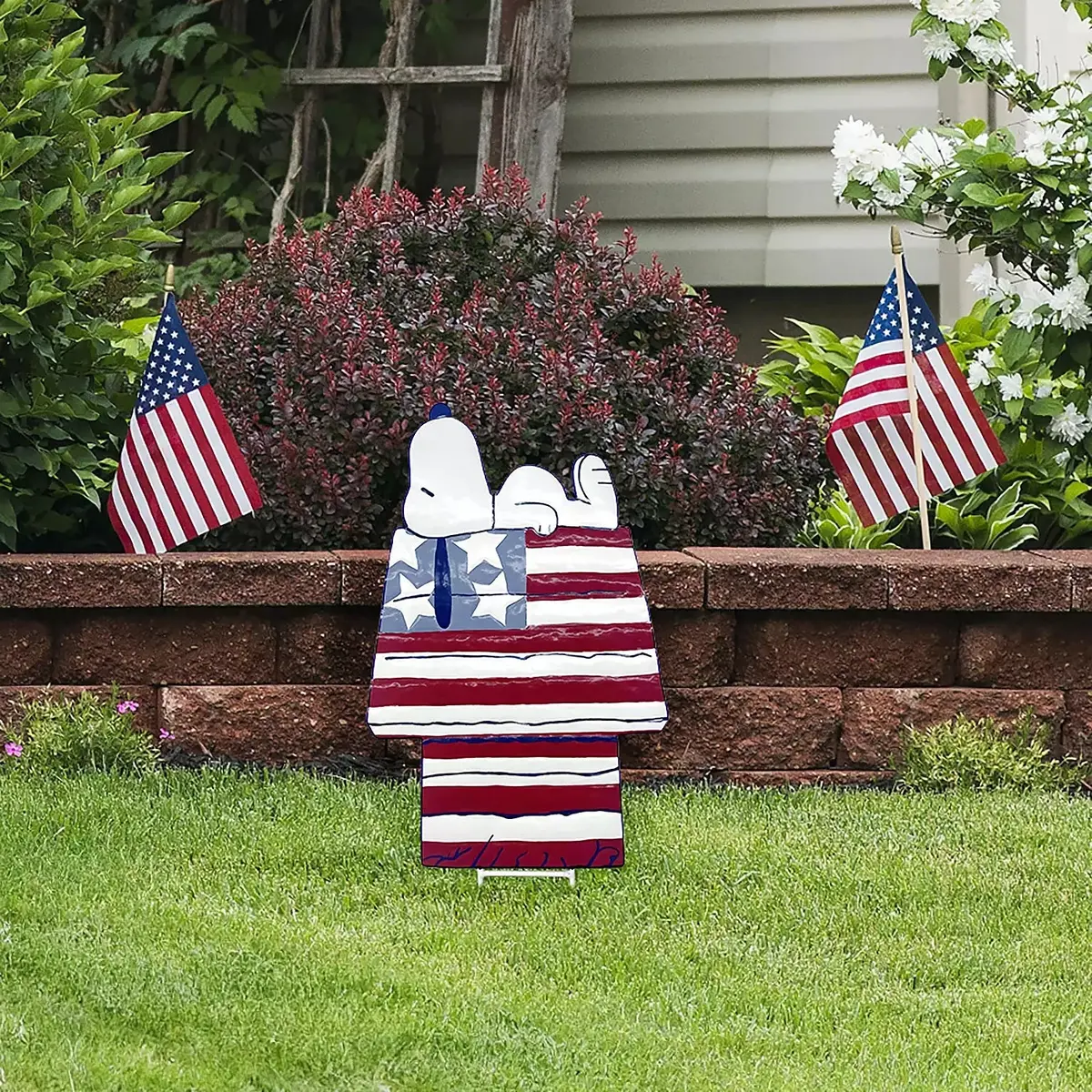 Peanuts® Patriotic Snoopy Doghouse Metal Stake 1