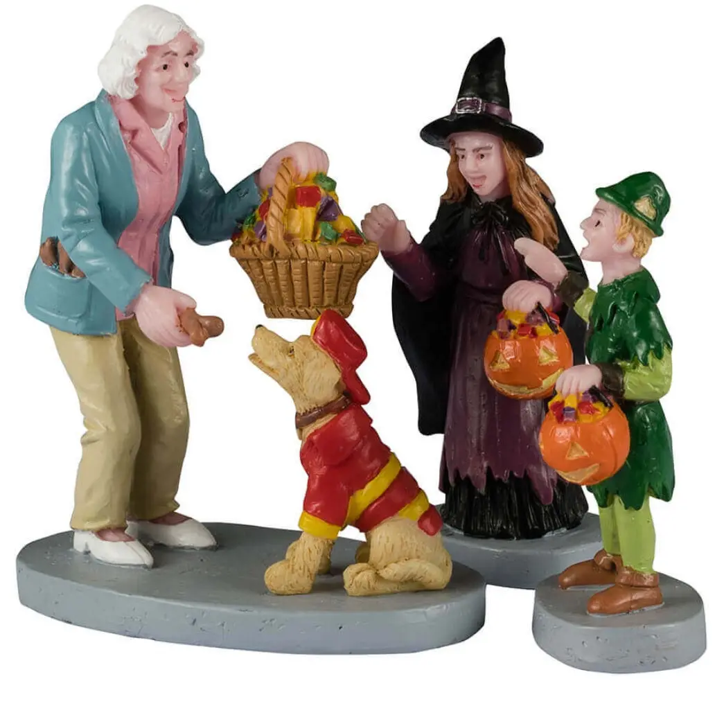 Lemax Spooky Town Everyone Gets A Treat, Set Of 3 #42307 1