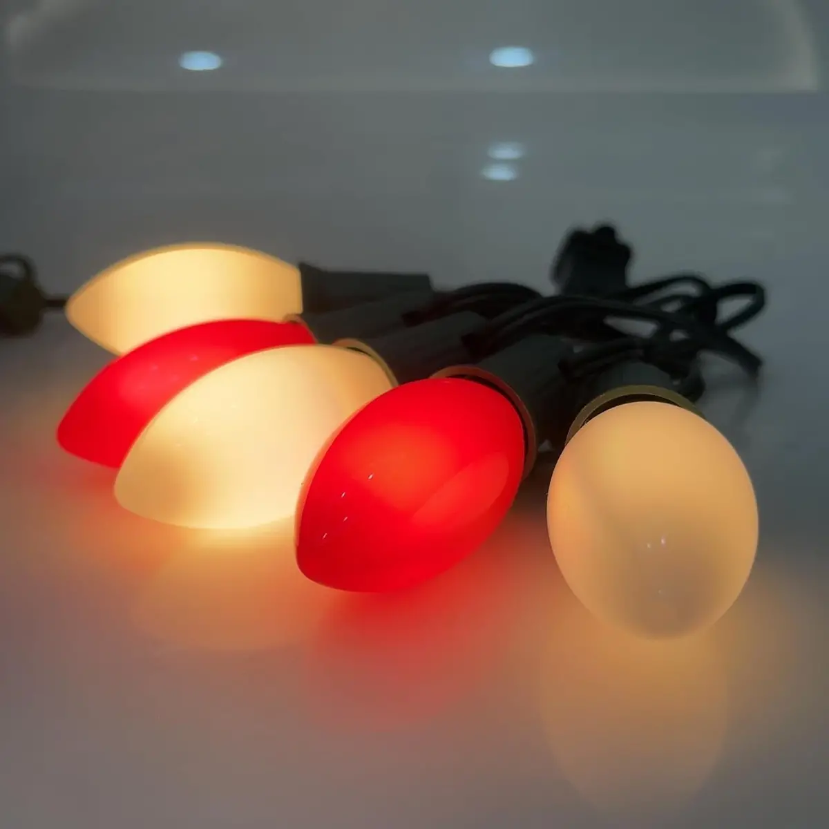 Set Of 25 Classic Opaque Red & White Led Lights (C7/C9) 1