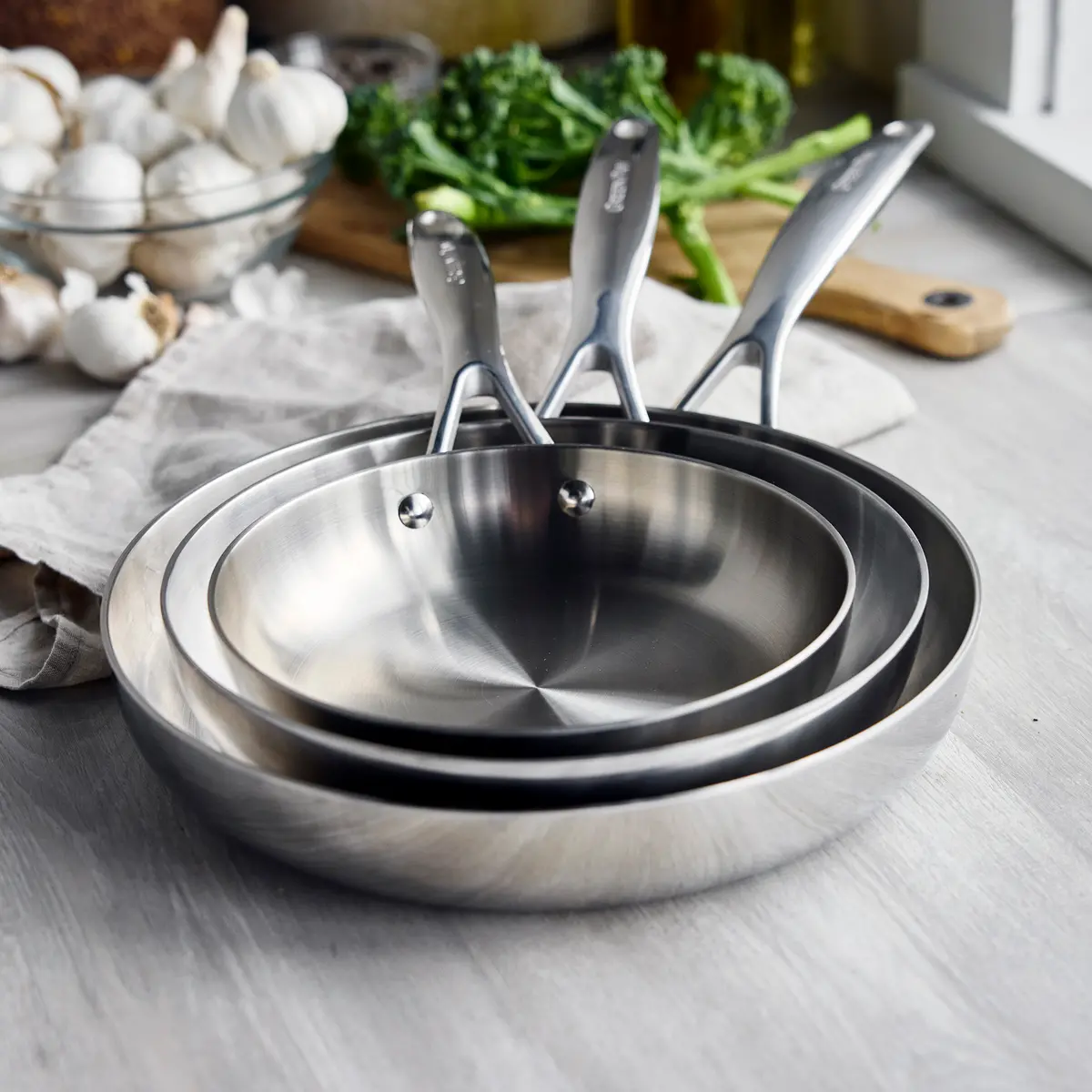Valencia Pro Stainless Steel Uncoated 8", 9.5" And 11" Frypan Set 2