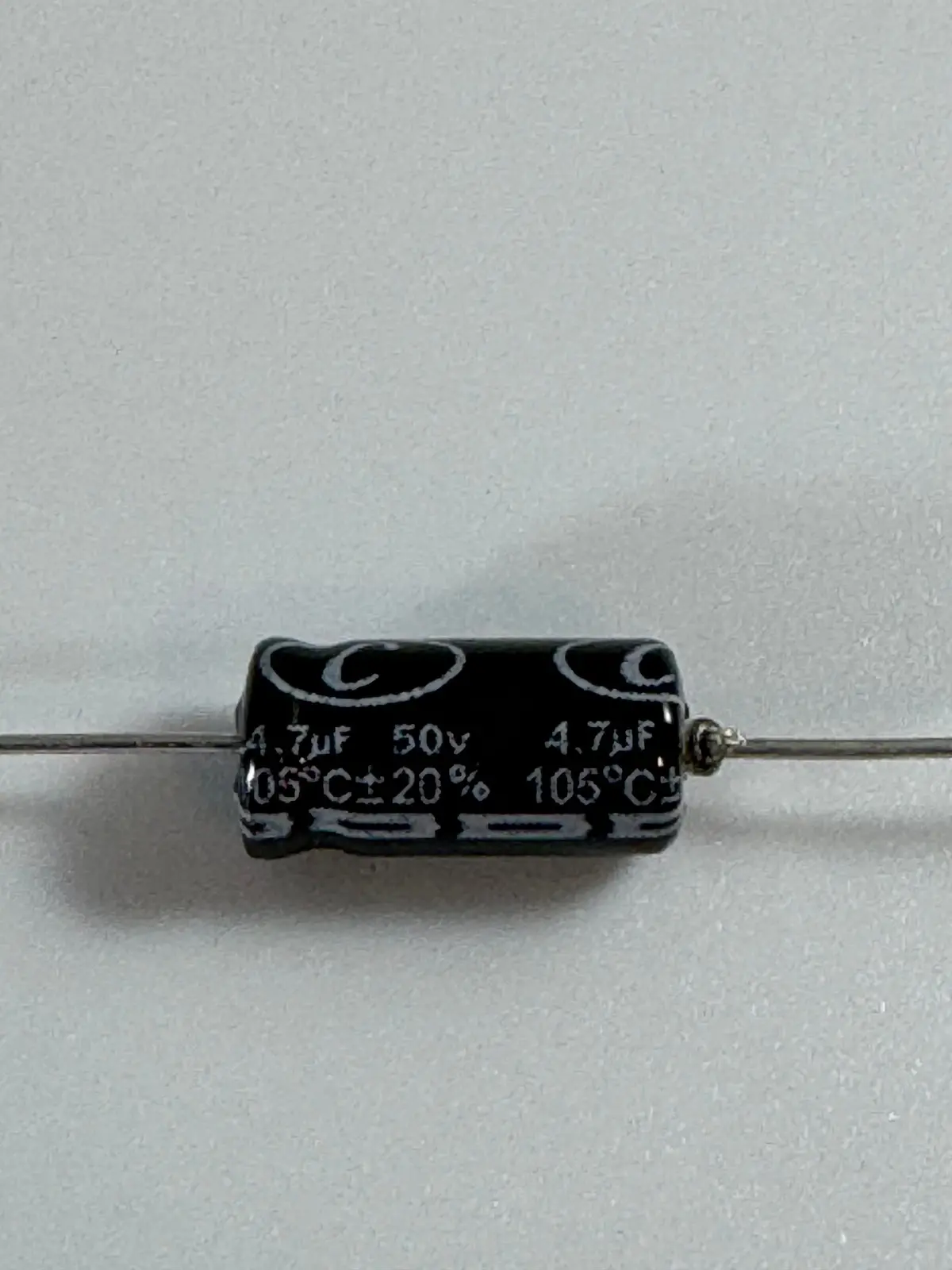 Capacitor 50V - Electrolytic - Axial Lead 4.7Uf 1