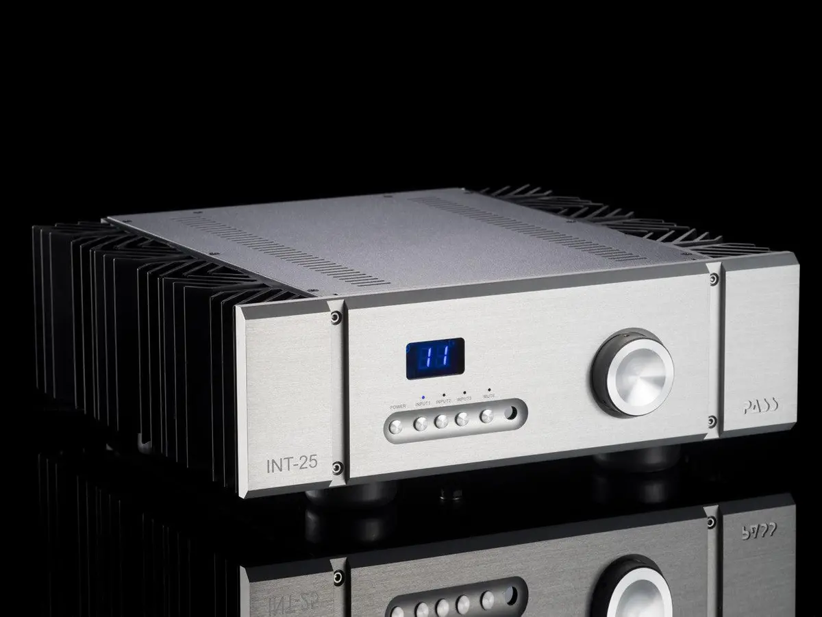 Pass Labs Int-25 Integrated Amplifier 1