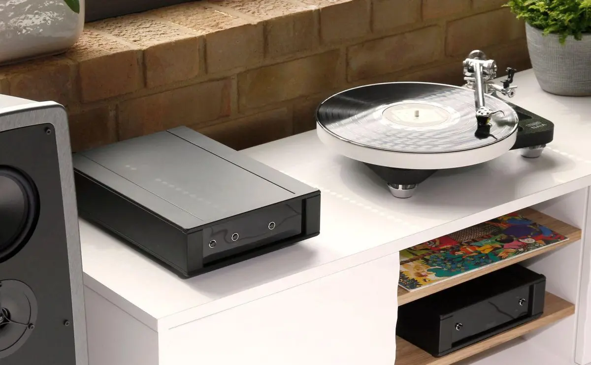 Rega Naia Turntable 1