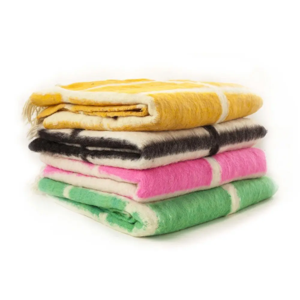Archive New York Momos Grid Blanket- Natural White &Amp; Neon Pink 2