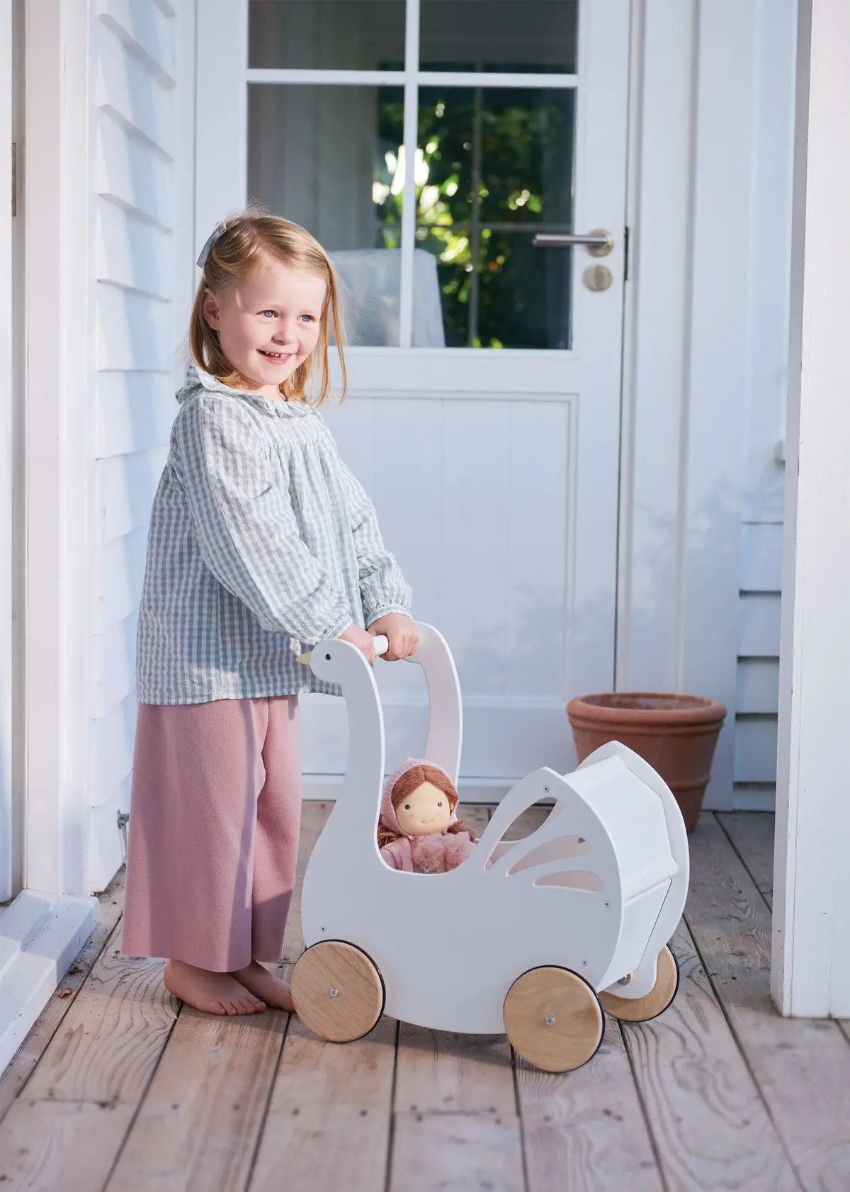 Tender Leaf Sweet Swan Pram 2