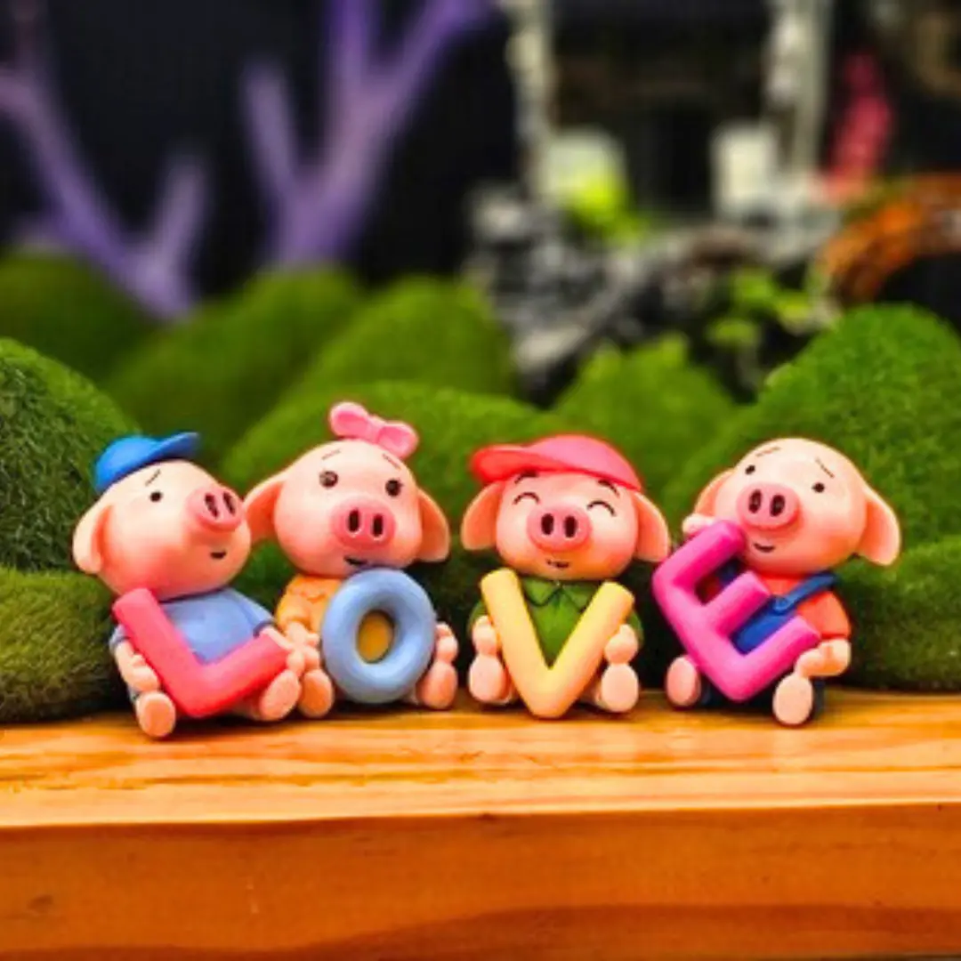 Decor Toy 1*1*2 Inches Love Pig Set 💕 1