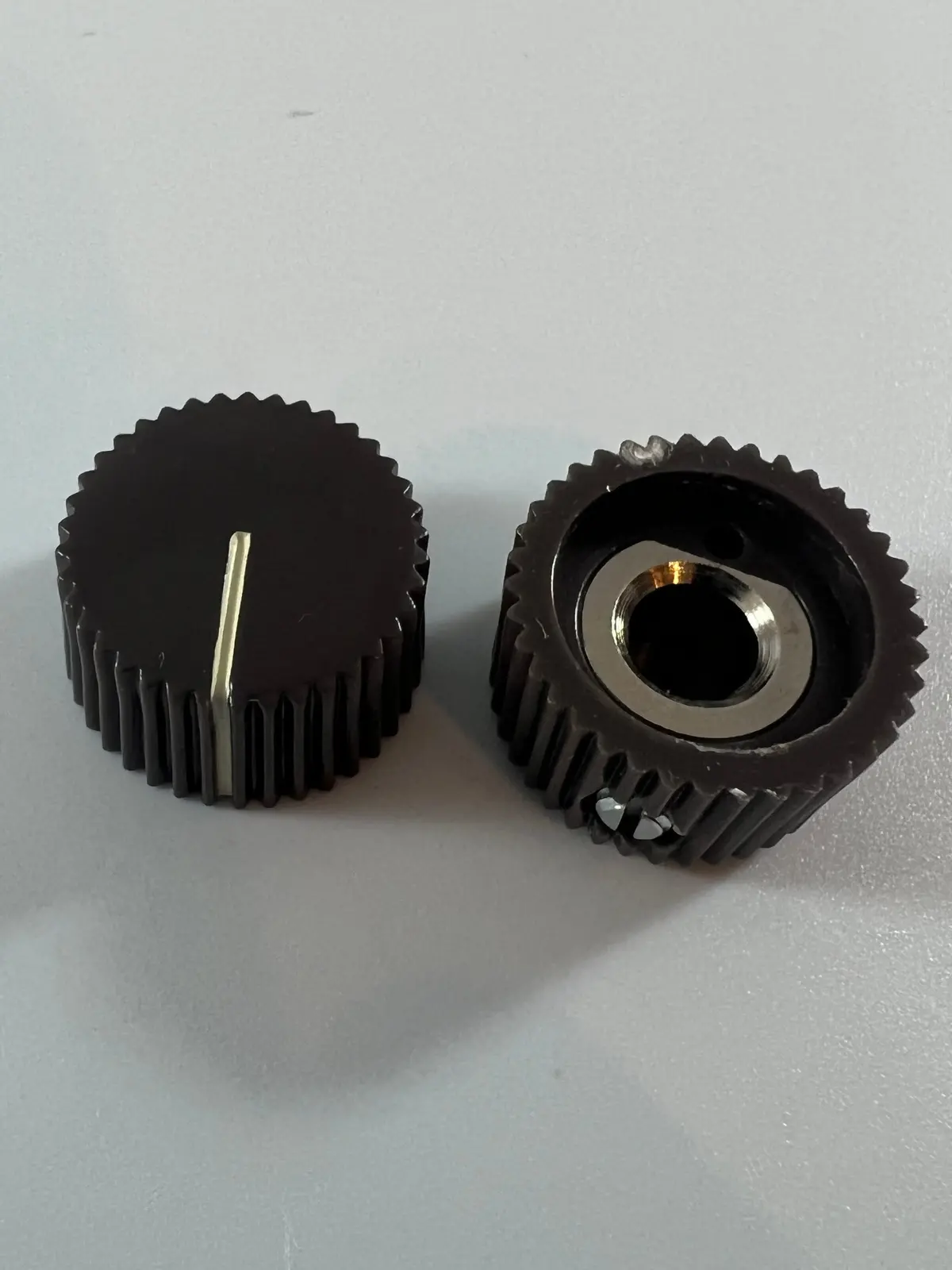 Knob - Brown - Vintage, Set Screw, Brass Insert .75" Diameter 1
