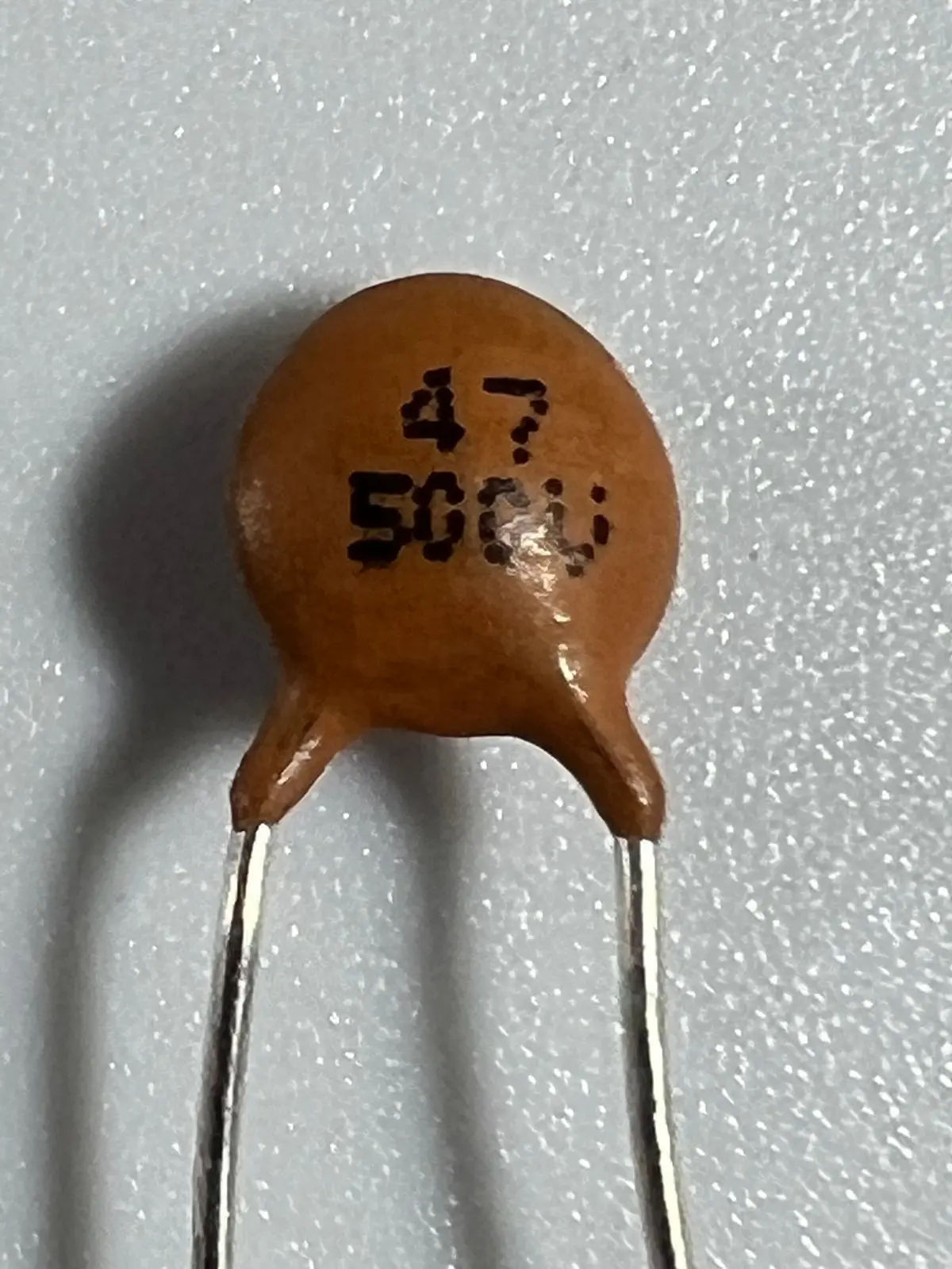 Ceramic Disc Capacitor - 47Pf @ 500 Vdc +/- 10% - Capacitor 1