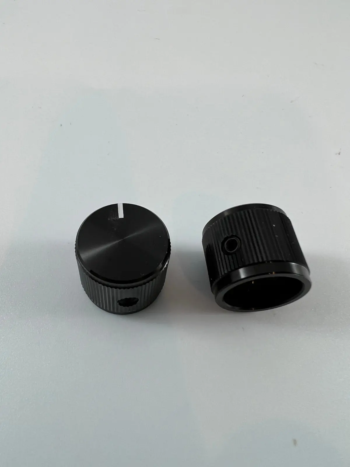 Knob - Black - Notched Tip Indicator, Set Screw, .75" Diameter 1