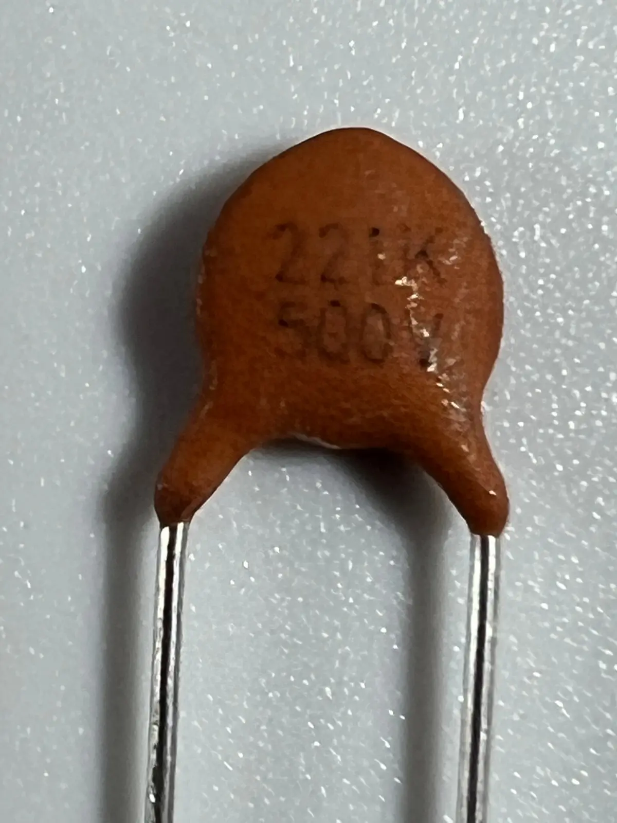 Ceramic Disc Capacitor - 220Pf @ 500 Vdc +/- 10% - Capacitor 1