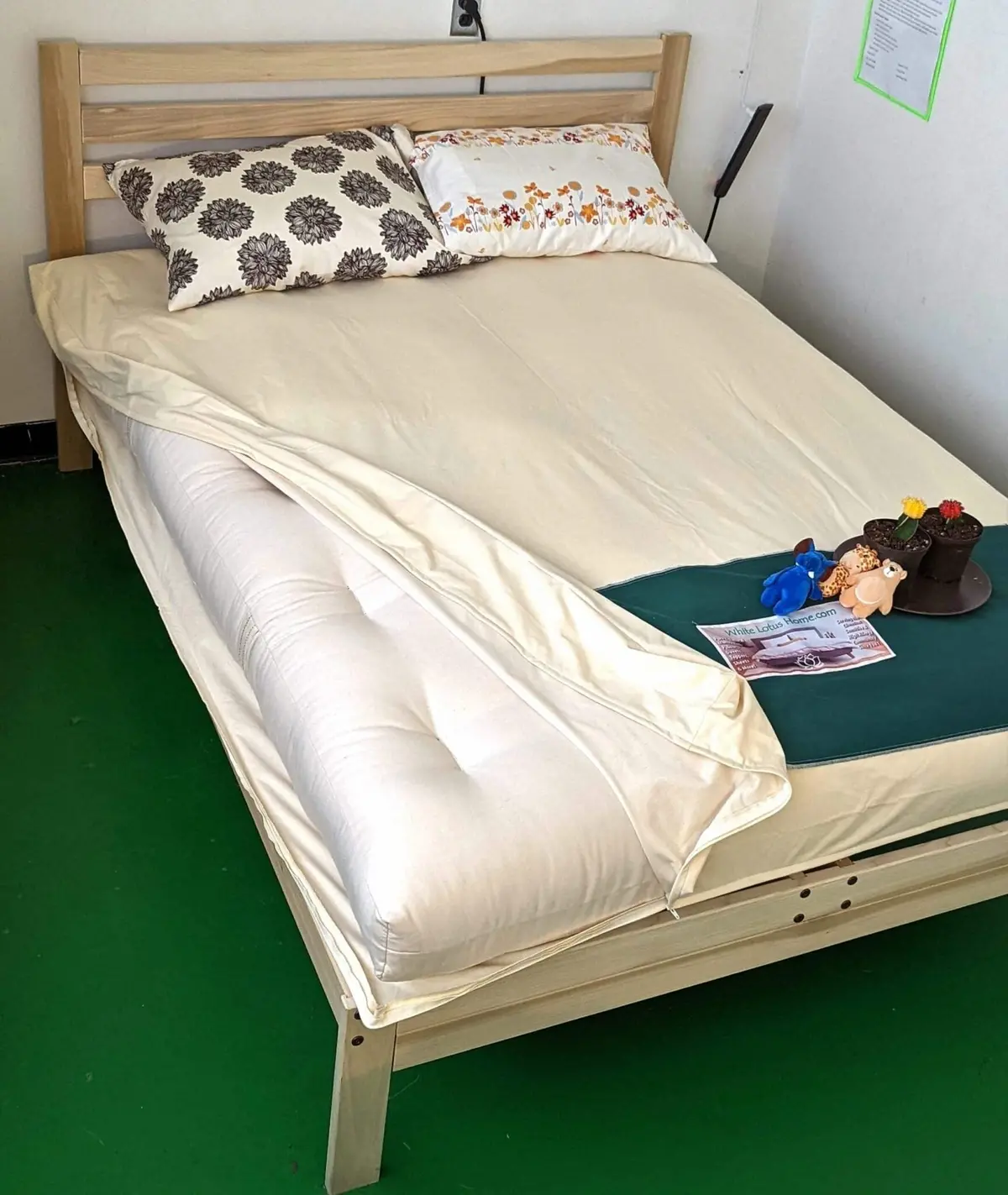 White Lotus Waterproof Organic Cotton Mattress Protector 1