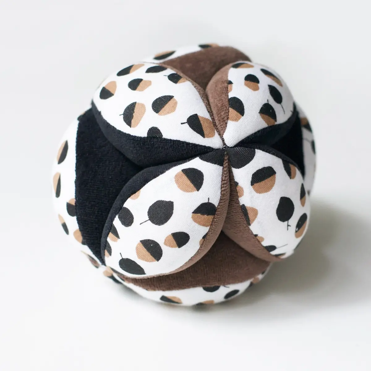 Wee Gallery Clutch Ball - Acorn 1