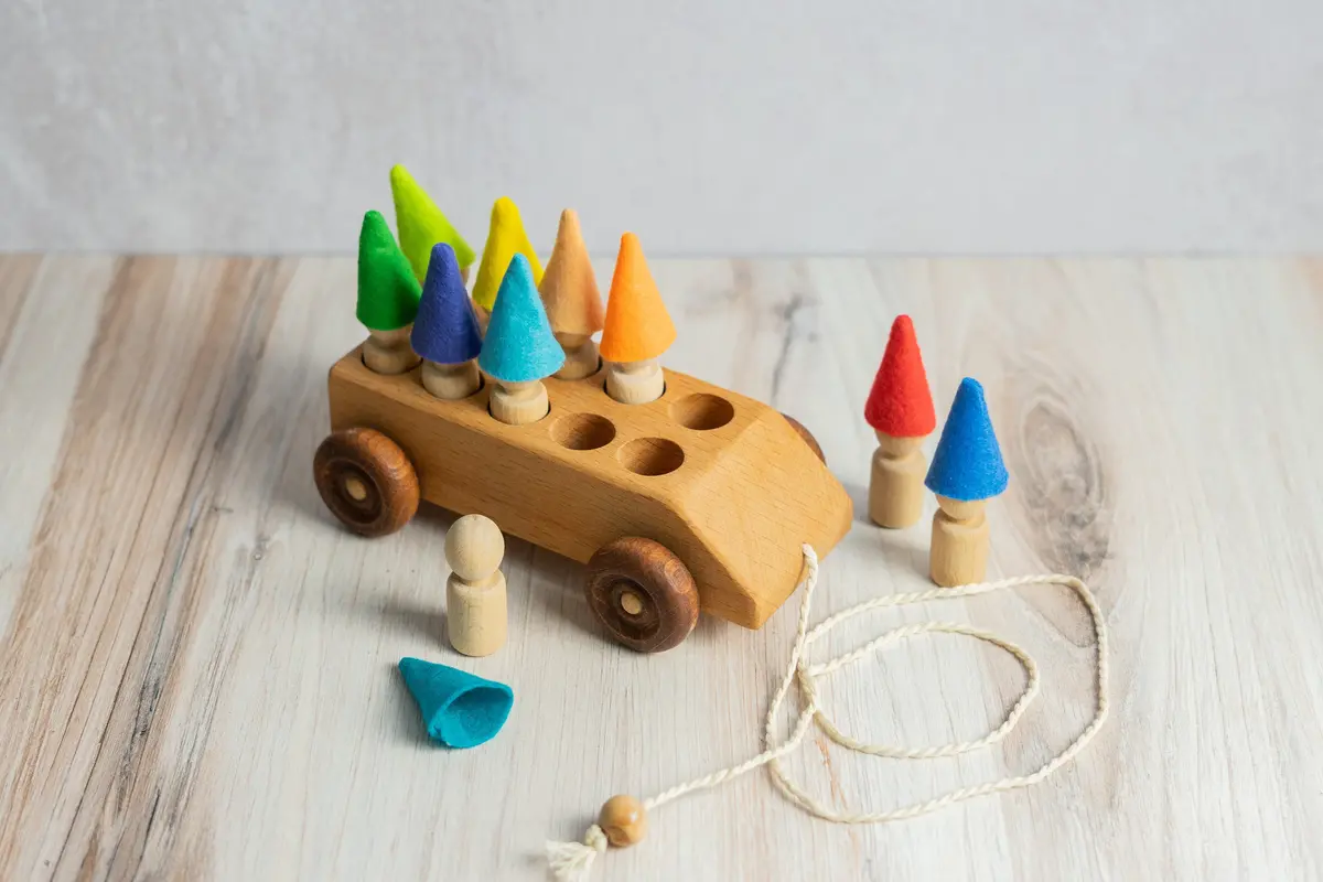 Poppybabyco Wooden Toy Car With Ten Pegs In Multi-Colored Hats 1
